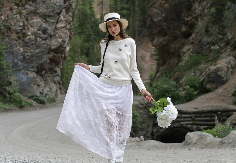 LookBook: трикотаж и ручная вышивка в коллекции молодого российского бренда