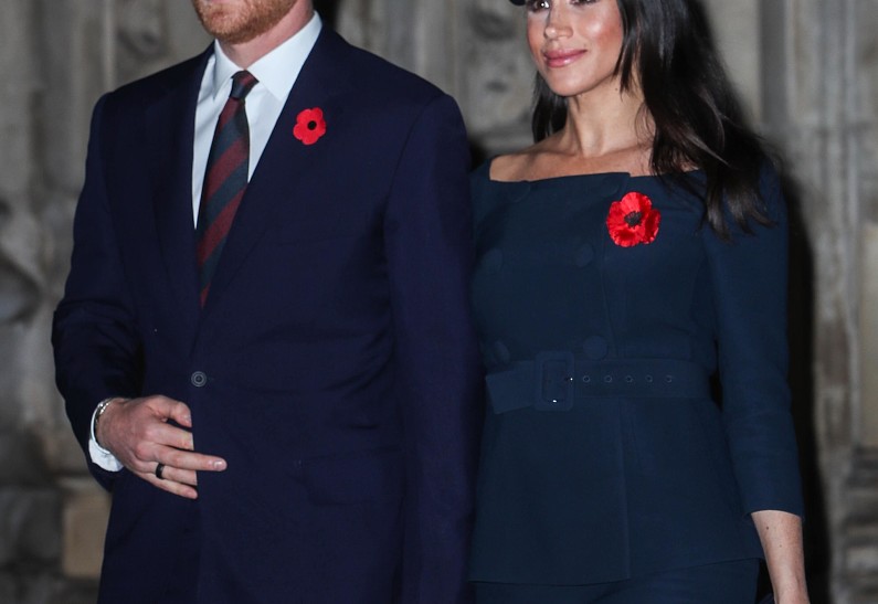 В Берлине появились пугающие восковые копии Меган Маркл и принца Гарри