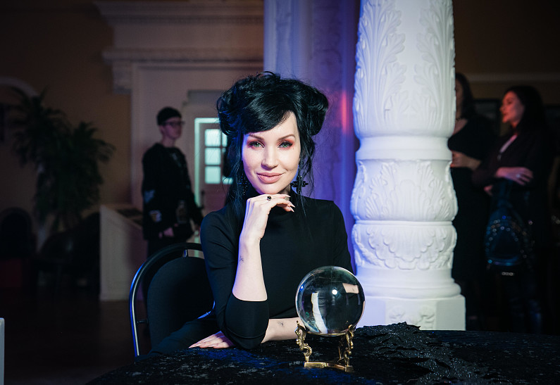 Шабаш ведьм: дизайнер Ольга Якубович представила новогоднюю коллекцию в стиле вамп