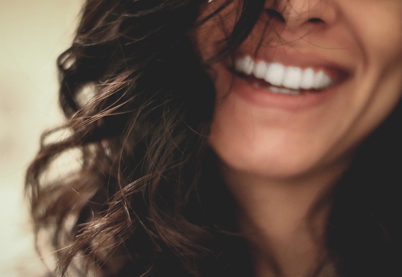 Лазерное отбеливание: все, что вам надо знать о самом инновационном способе осветления улыбки