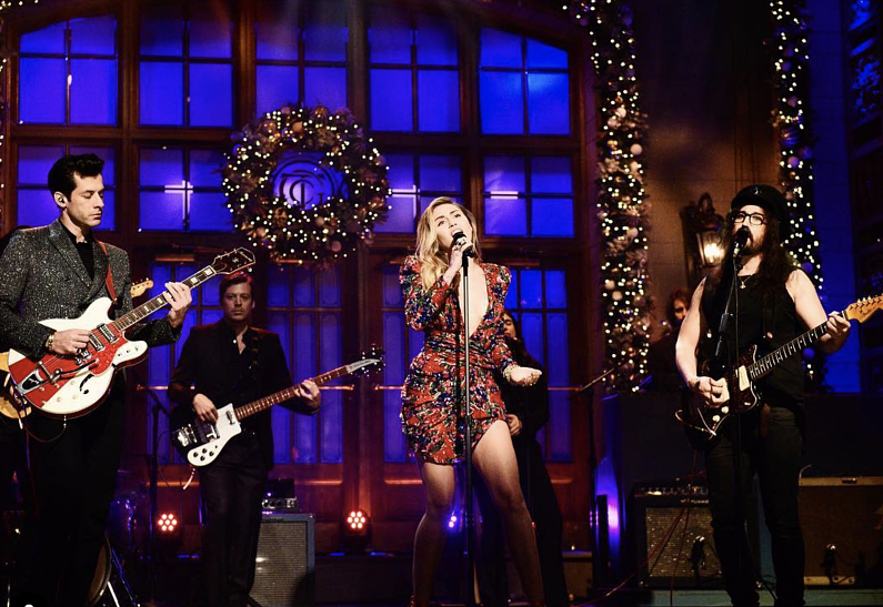 Майли Сайрус показала фотографии со свадьбы