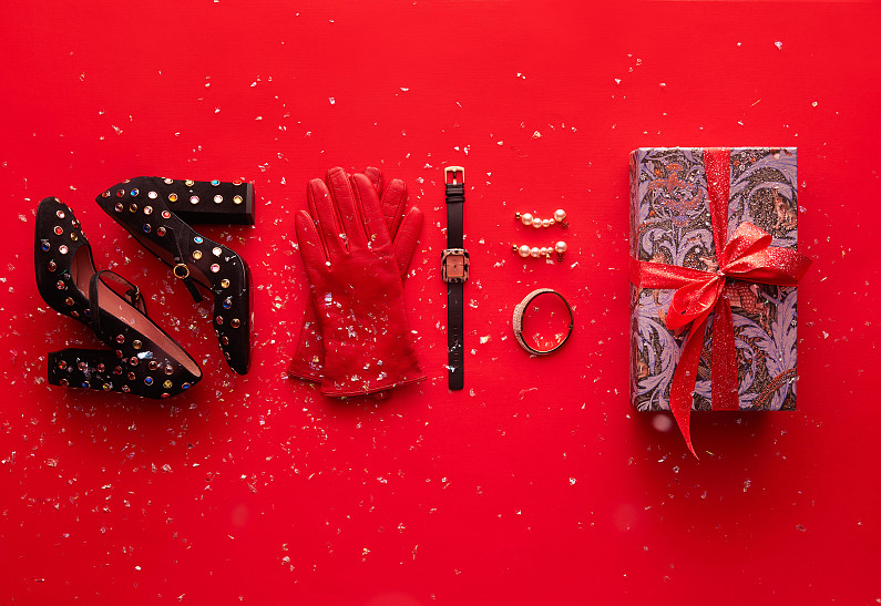 Волшебный декабрь:  OUTLET VILLAGE БЕЛАЯ ДАЧА И OUTLET VILLAGE ПУЛКОВО дарят подарки