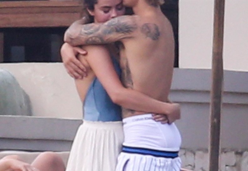 Джастин Бибер не отходил от Селены Гомес на свадьбе отца (фото)