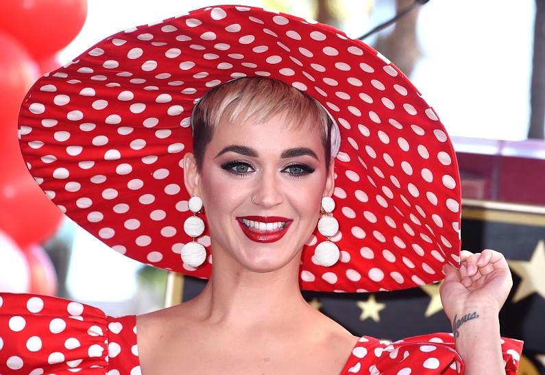 Кэти Перри восхитилась красивым «как стиральная доска» телом Орландо Блума