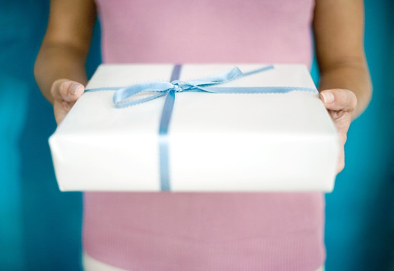 Криптовалюта и завтрак в постель: что хотят получить женщины на 8 марта?