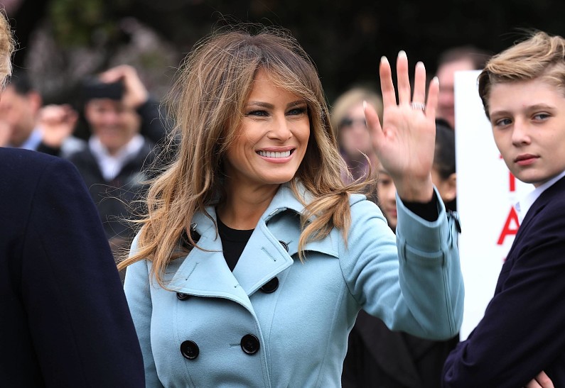 Мелания Трамп в очень стильном образе провела лекцию для учеников: фото