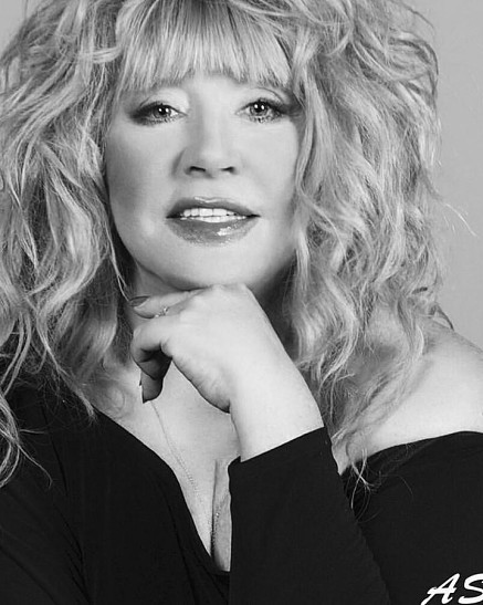 Алла Пугачева представила свою линию обуви и аксессуаров с помощью короткометражных фильмов