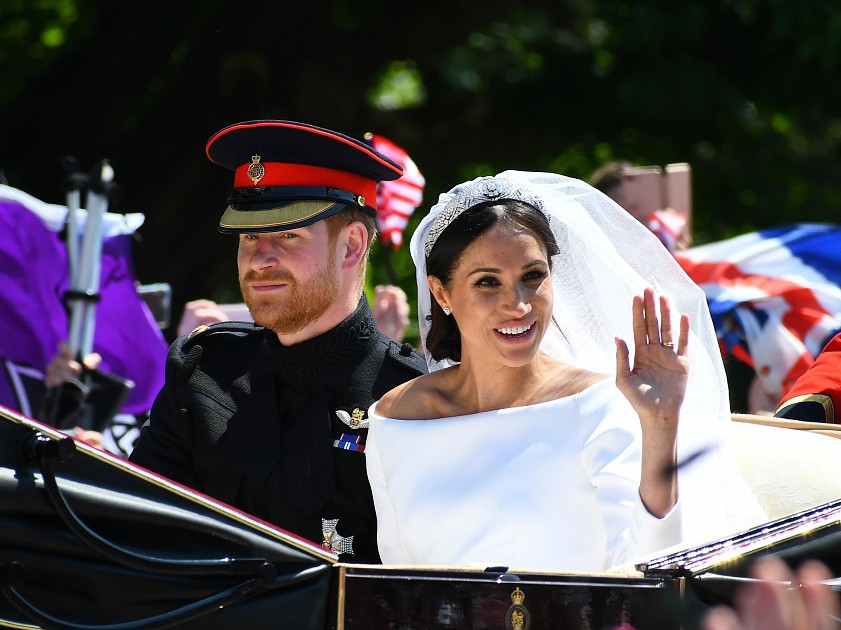 Меган маркл платья. Принц который женился. Меган маркл свадебное платье. Принц и принцесса женятся картинки. Выйти замуж за принца.