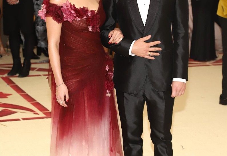 Скарлетт Йоханcсон и Колин Жост, Ирина Шейк и Брэдли Купер: 7 самых ярких пар Met Gala