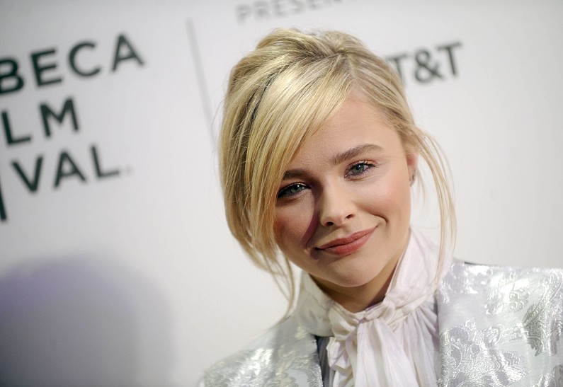 Хлоя Морец провела время вместе с новым мужчиной