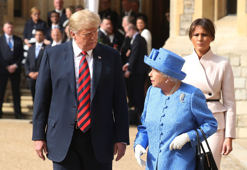 Дональд и Мелания Трамп заставили королеву Елизавету II дожидаться их
