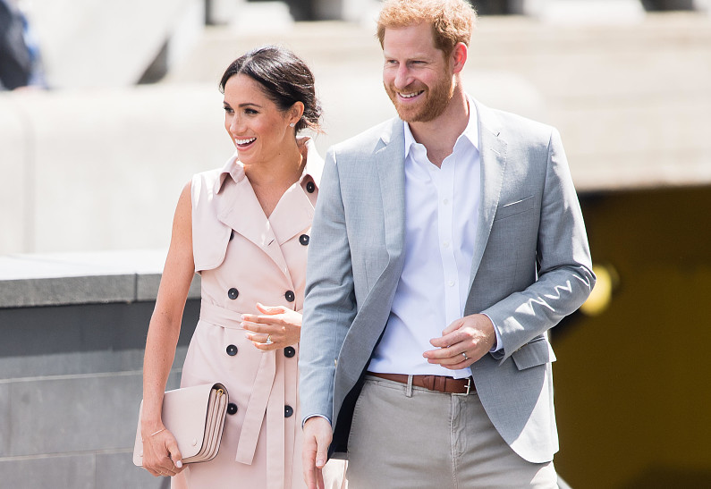 Must have от Меган Маркл: это пудровое платье должно быть в гардеробе у каждой