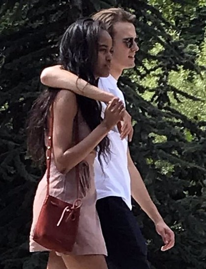 Малия Обама и Рори Фаркуарсон целовались на улицах Парижа