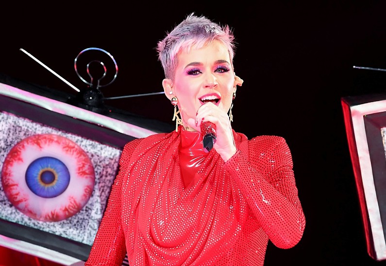 Кэти Перри в очень женственных образах в съемке для глянца: фото