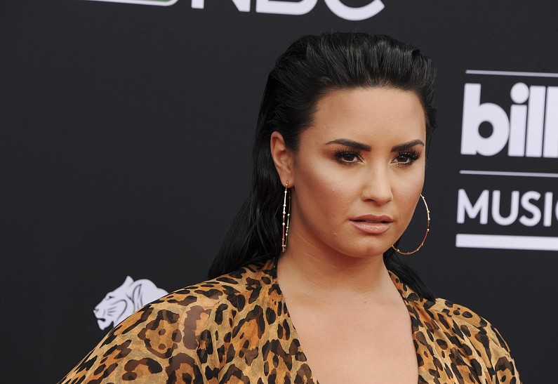 Деми Ловато увезли на скорой из-за передозировки