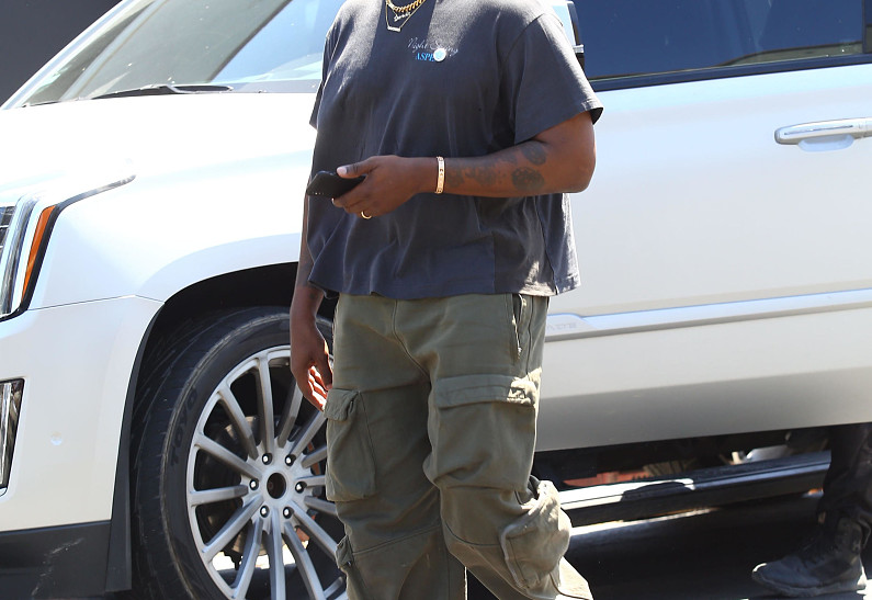 Отец Канье Уэста борется с раком, и рэпер сильно переживает