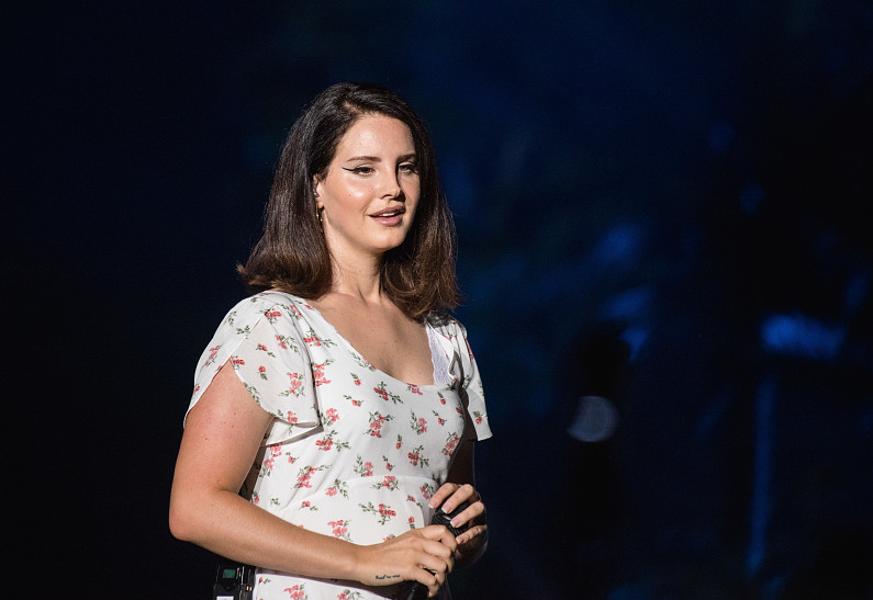 Располневшую Лану Дель Рей не узнали в Италии