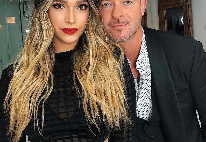 Молодая возлюбленная Робина Тика снова беременна спустя полгода после родов