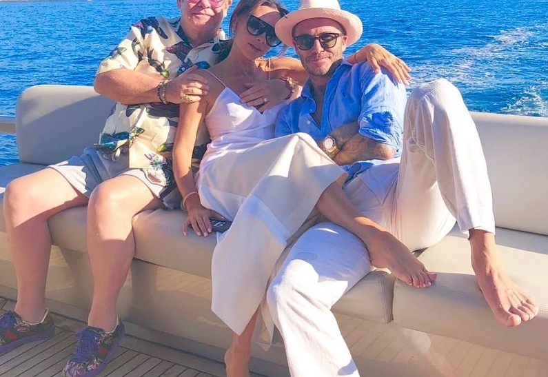 Дэвид и Виктория Бекхэм отметили 16-летие среднего сына в компании Элтона Джона