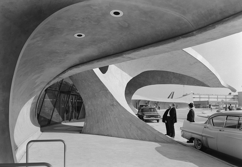 Работы выдающегося фотографа Эзры Столлера впервые покажут в России