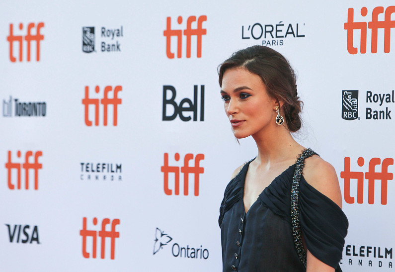 Кира Найтли выглядела как принцесса на фестивале в Торонто: фото