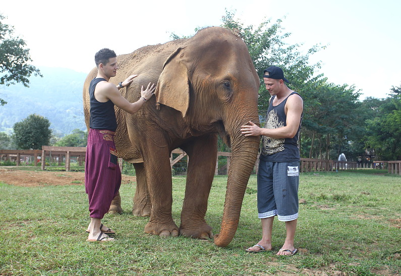 Актеры Евгений Кулик и Иван Жвакин о своем путешествии в Таиланд