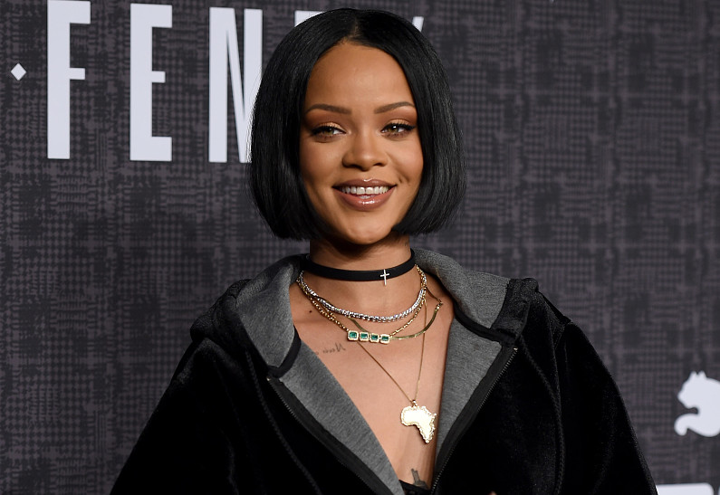 В Сети обсуждают новый выход Рианны