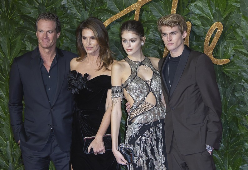 Сына Синди Кроуфорд арестовала полиция