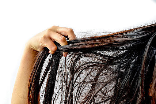 Тонкая нить: почему выпадают волосы и как это предотвратить