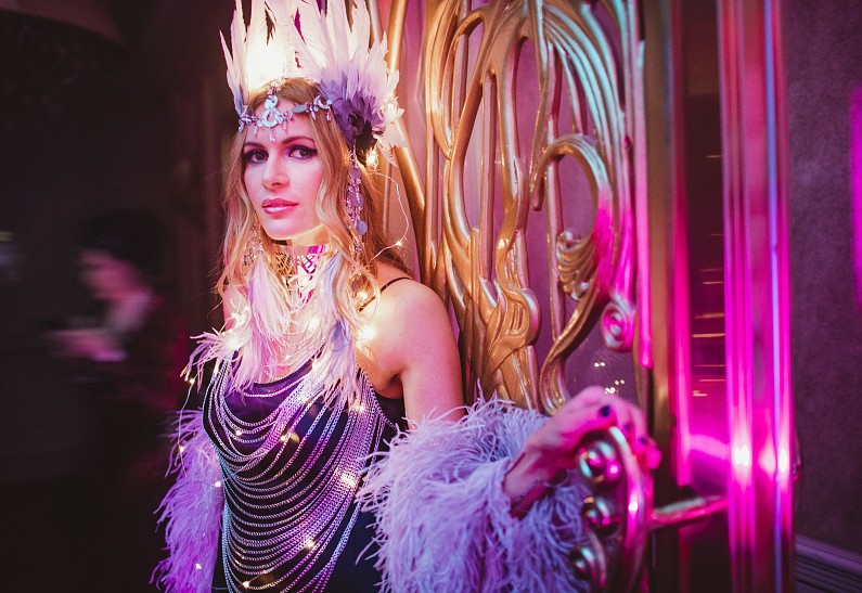 Отель «Галактика блуждающих душ»: готовимся к ежегодному балу AfterHalloween