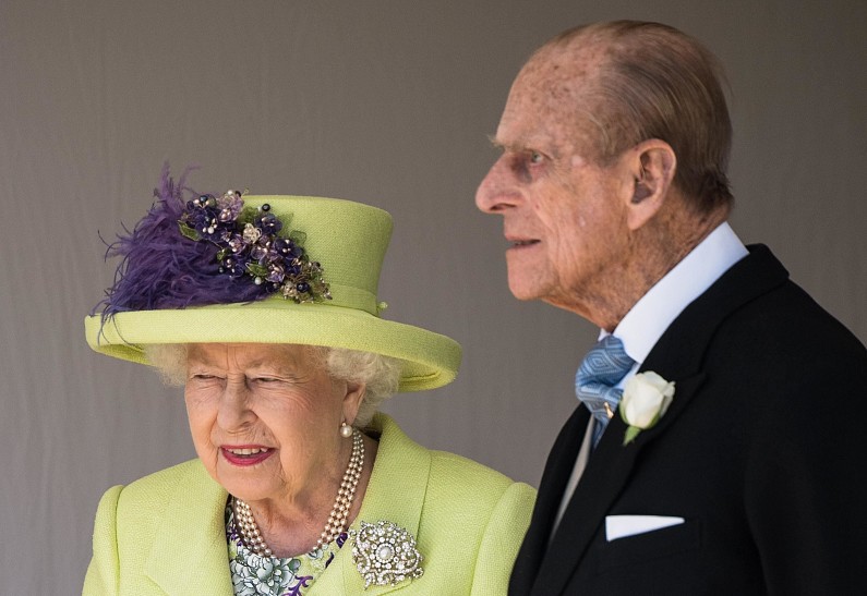 Вечная любовь: фото, доказывающие, что королева Елизавета и принц Филипп любят друг друга