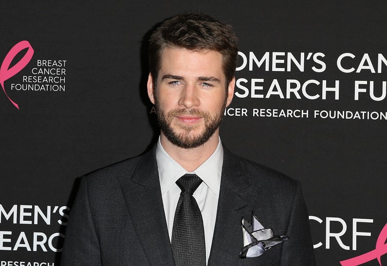 Лиам Хемсворт познакомил родителей с новой девушкой