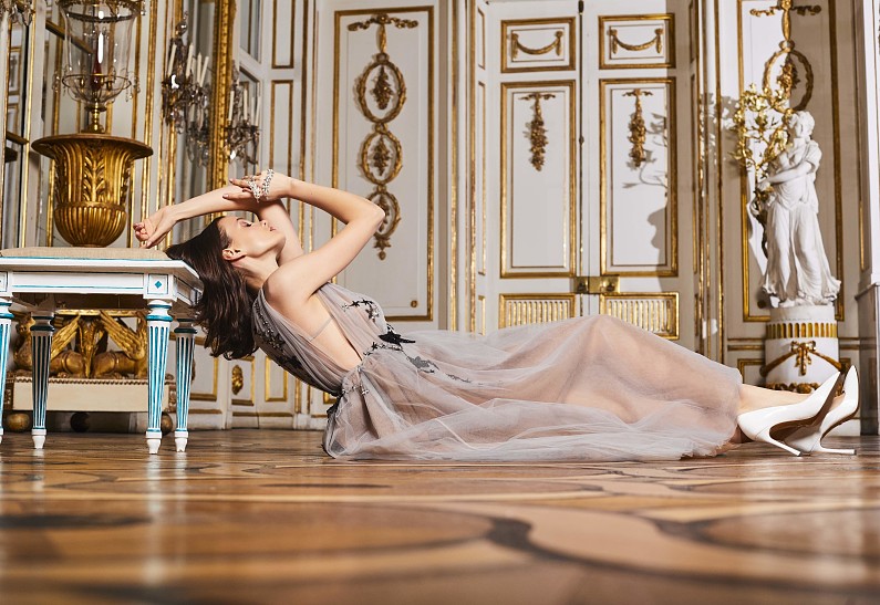 Российские дизайнеры представили коллекцию одежды для новогодней вечеринки