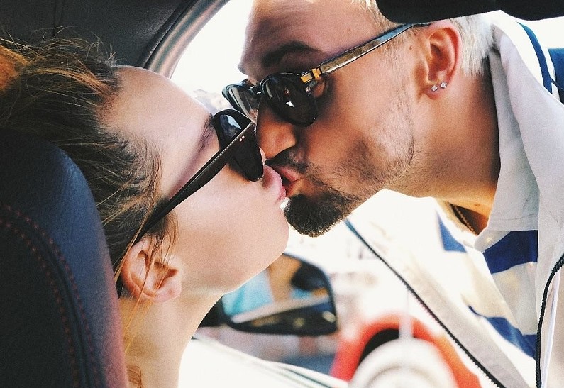 Кто из звезд трогательно поздравил вторых половинок