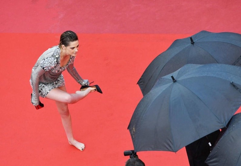 Что делают звезды сразу после красной ковровой дорожки?