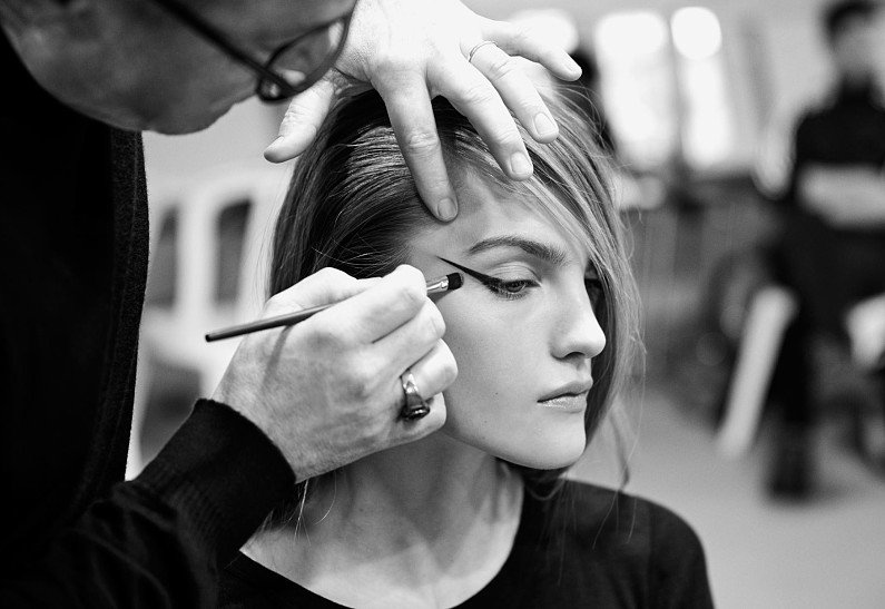 Бьюти-образ: как повторить макияж с показа Saint Laurent осень-зима 2019-2020