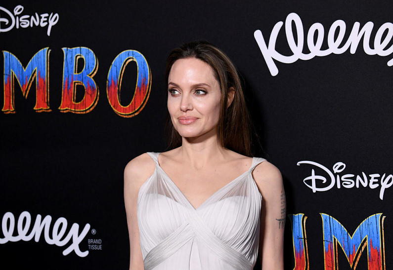 Анджелина Джоли посетила премьеру мультфильма «Дамбо»