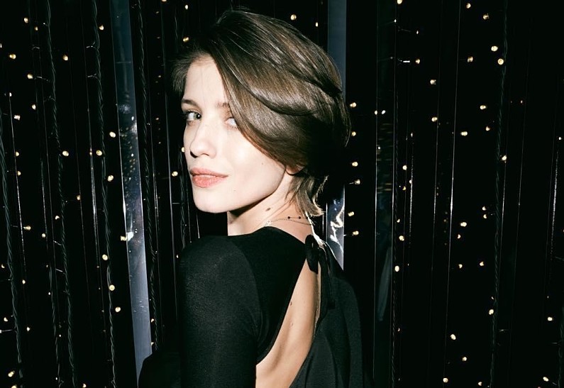 Анна Чиповская спела с группой «Би-2»