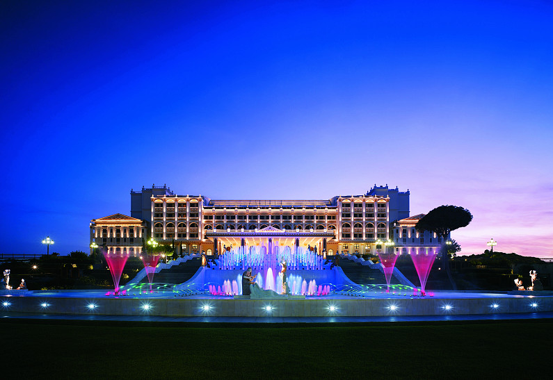 На Анталийском побережье открывается роскошный отель Titanic Mardan Palace