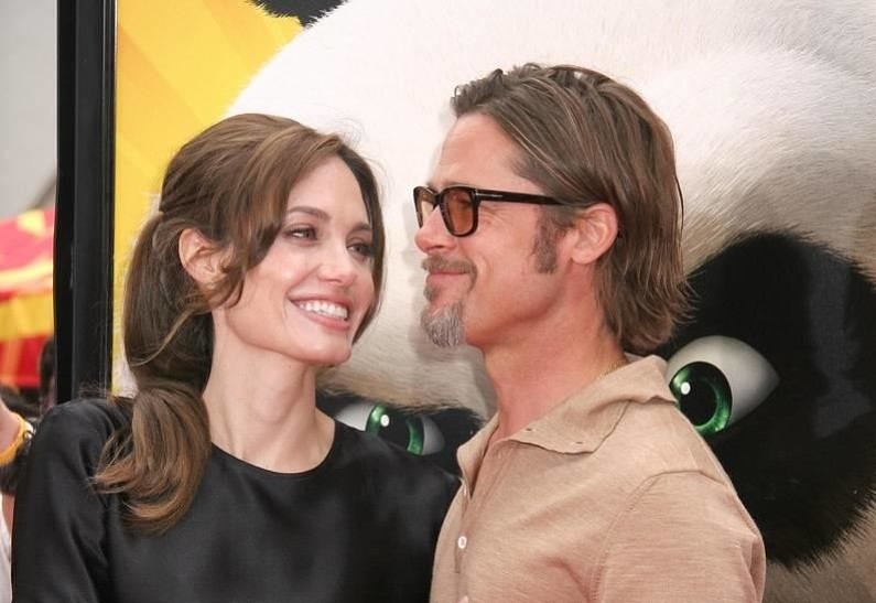 СМИ: Анджелина Джоли хочет вернуть Брэда Питта и намеренно откладывает развод