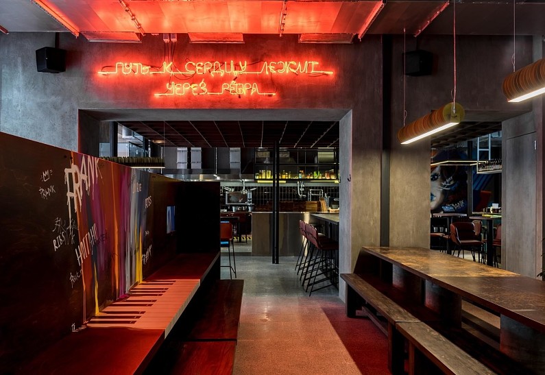 Баста приглашает на рёбра в только открывшийся ресторан «FRANK by БАСТА»