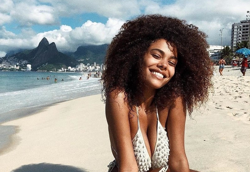 Как бы выглядела Тина Кунаки, если б жила во вселенной Симпсонов?