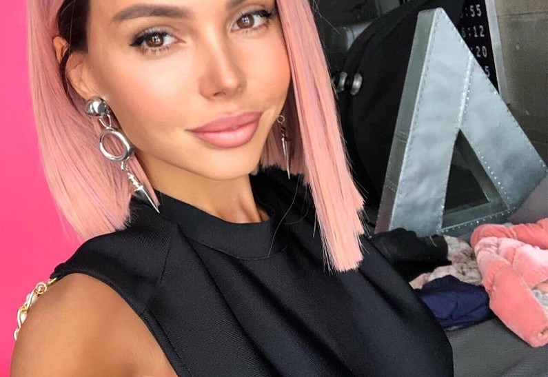 Оксана Самойлова сравнила жизнь с одним ребенком с попиванием на пляже мохито