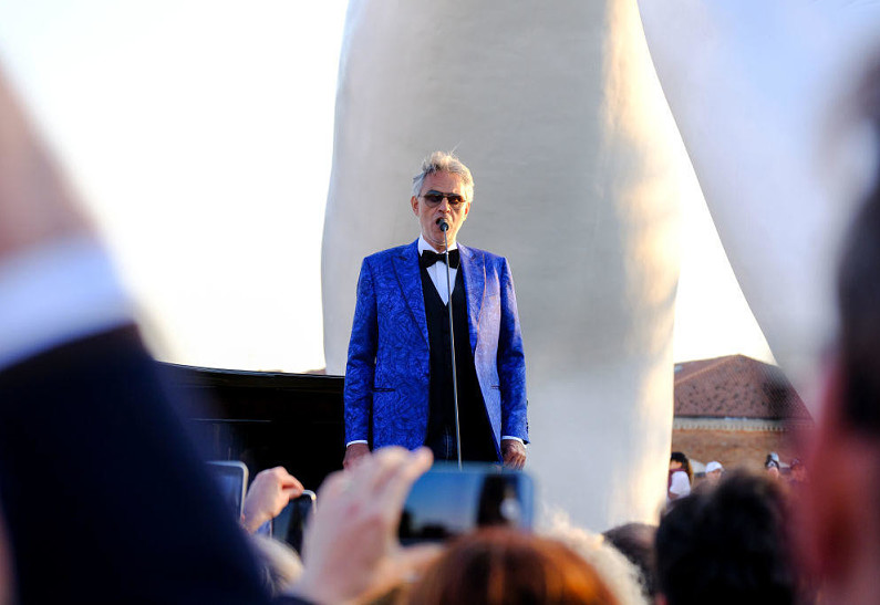 Андреа Бочелли посетил открытие Венецианской биеннале 2019