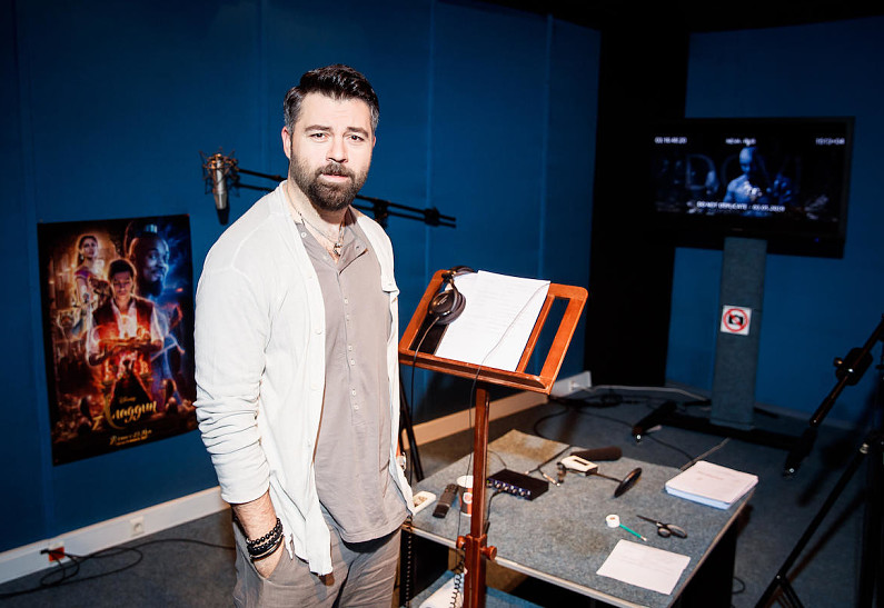 Алексей Чумаков озвучил Джинна в фильме «Аладдин»