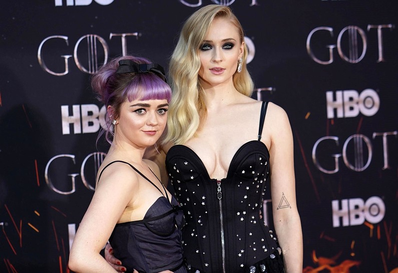 Софи Тернер и Мэйси Уильямс задумали вместе снять кино