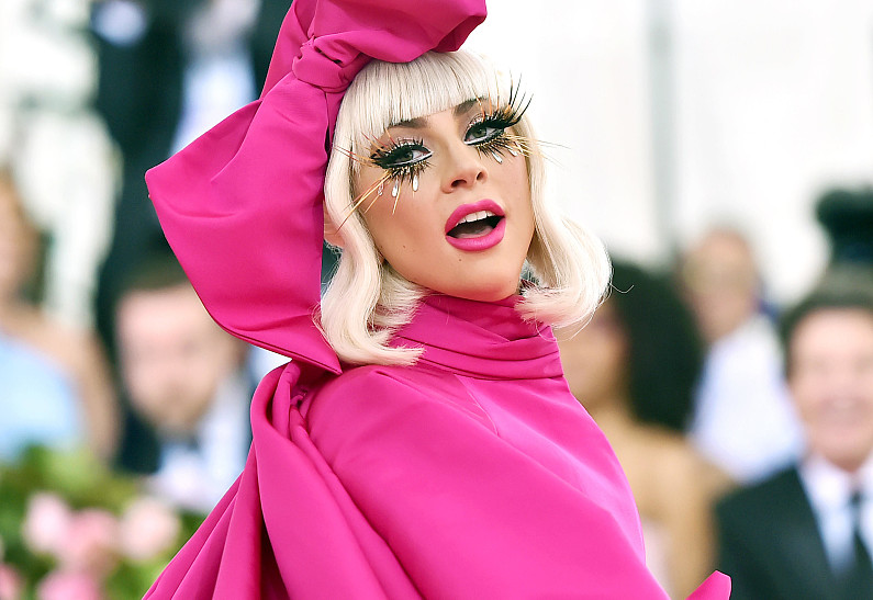 Западные СМИ: Леди Гага «потрясена» расставанием Брэдли Купера и Ирины Шейк