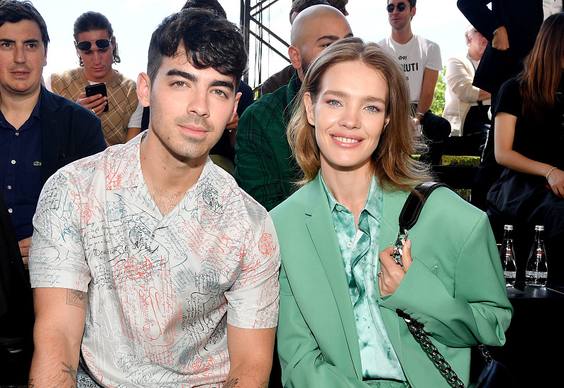 Наталья Водянова выложила селфи с Джо Джонасом