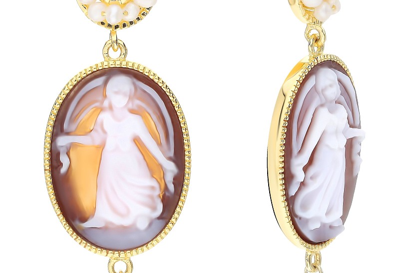 Коллекция украшений с камеями доступна в магазинах Sunlight