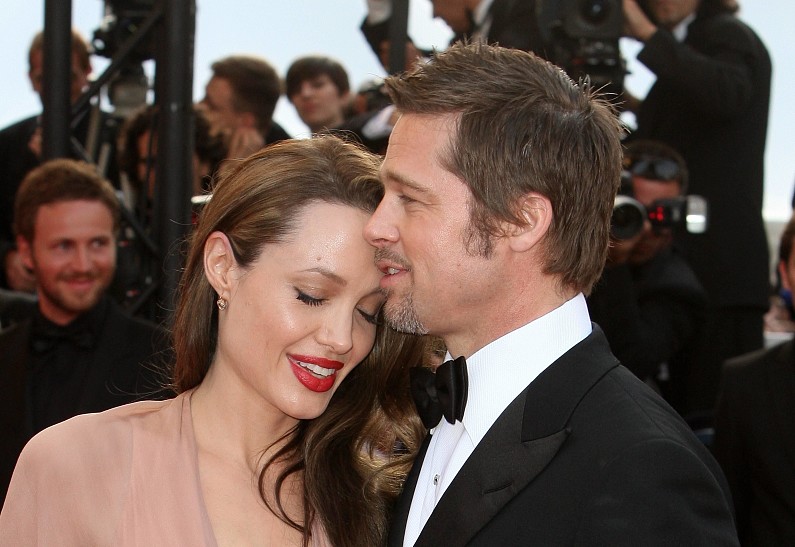 Брэд Питт пригрозил Анджелине Джоли штрафом, если она не подпишет бумаги о разводе